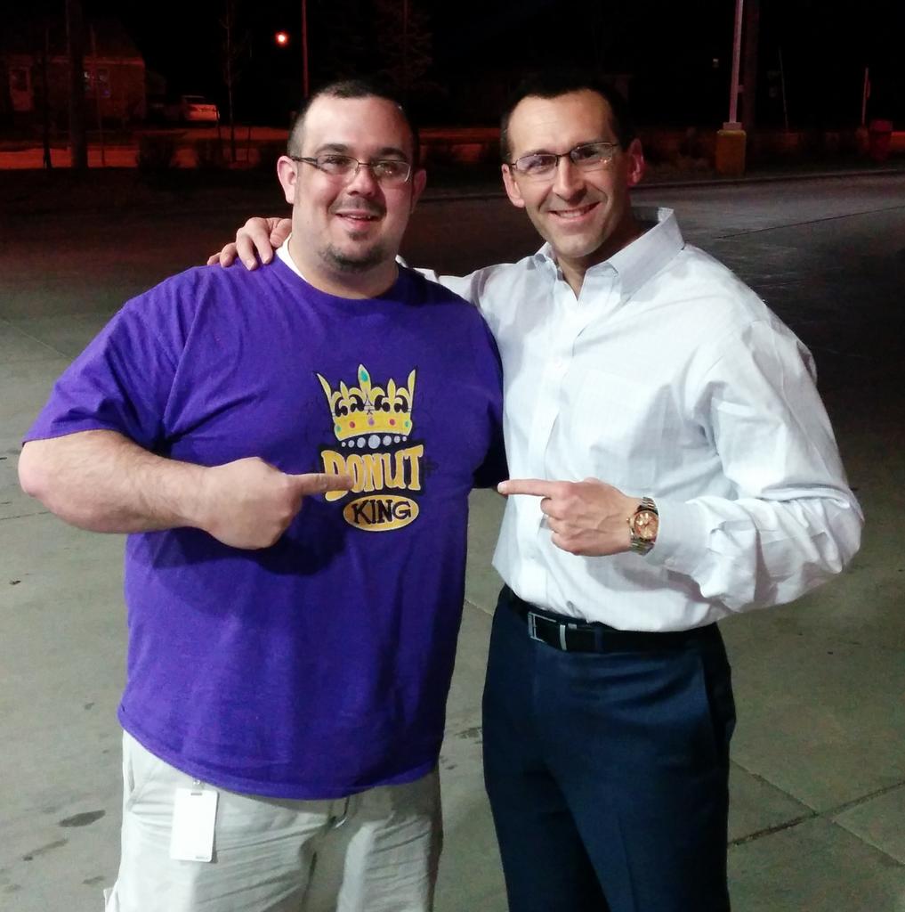 7steelersrings's tweet photo. Well this was fun. Running into #OfficeRef John Cone while wearing my @DonutKingKC shirt after #Raw http://t.co/7t8UN47Nai