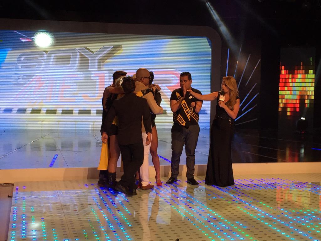 tcsoyelmejor's tweet photo. ¡La #GalaFuegoVIP ha terminado! @DinaVIPTC se une a la "Zona de Peligro" y acompañará a @MiguelCedenoC. ¡DE INFARTO! http://t.co/Gsf12jPT4R
