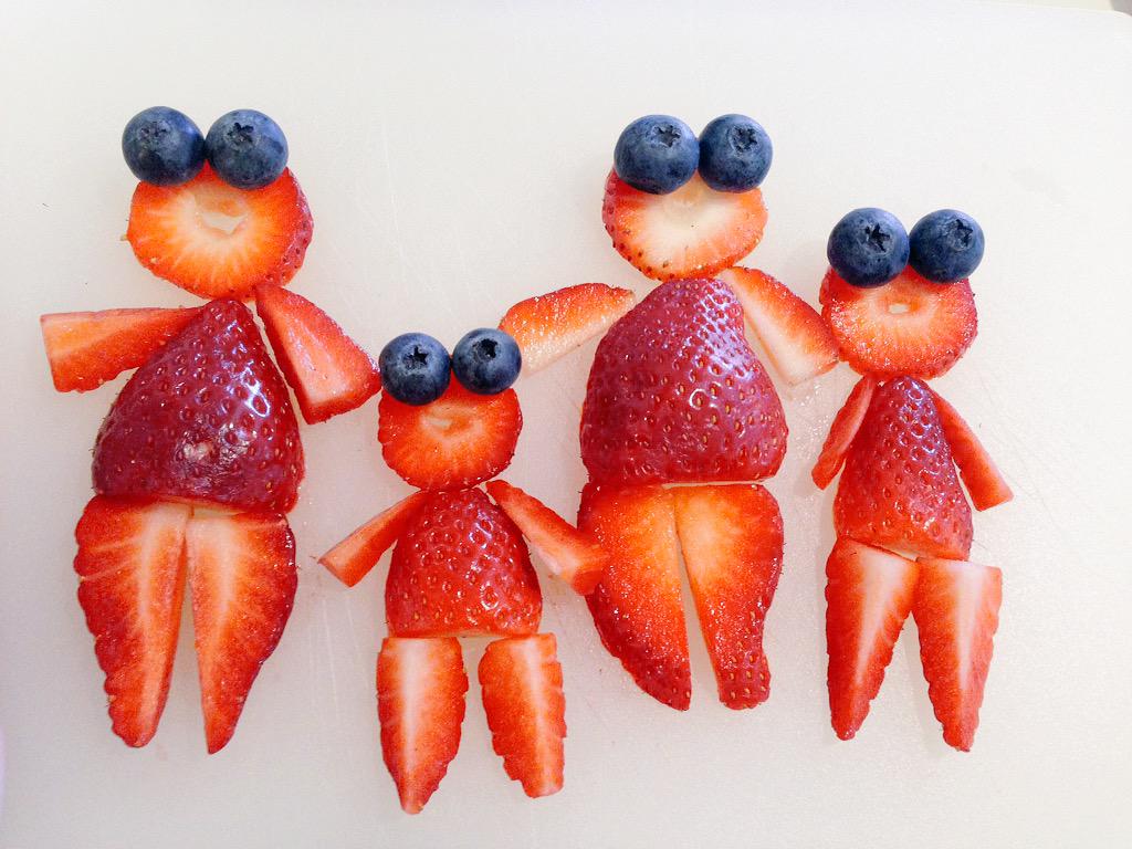 EatMoreRainbow's tweet photo. Strawberry fun happening in these parts! #StrawberryFamily http://t.co/xkTWgFMiIH
