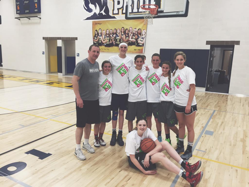 TaylorFranson's tweet photo. Spring Fling Champs ya knowww #BallOut #HoopsASL🏀🏀 http://t.co/hVYObhBNVk