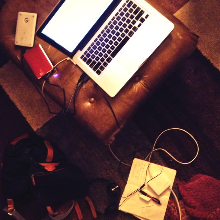 RainandBare's tweet photo. So close baby birds!! #triptychtriptychtriptych http://t.co/6jf8OdRl4j
