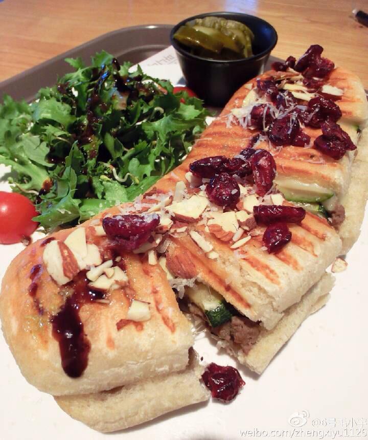 little_babyyy's tweet photo. อาหารร้านพี่จุนฮยอง น่ากินมาก บิวตี้ห้ามพลาด 👍🏻👍🏻 #CafeTheMed http://t.co/P3XZOI0QQm