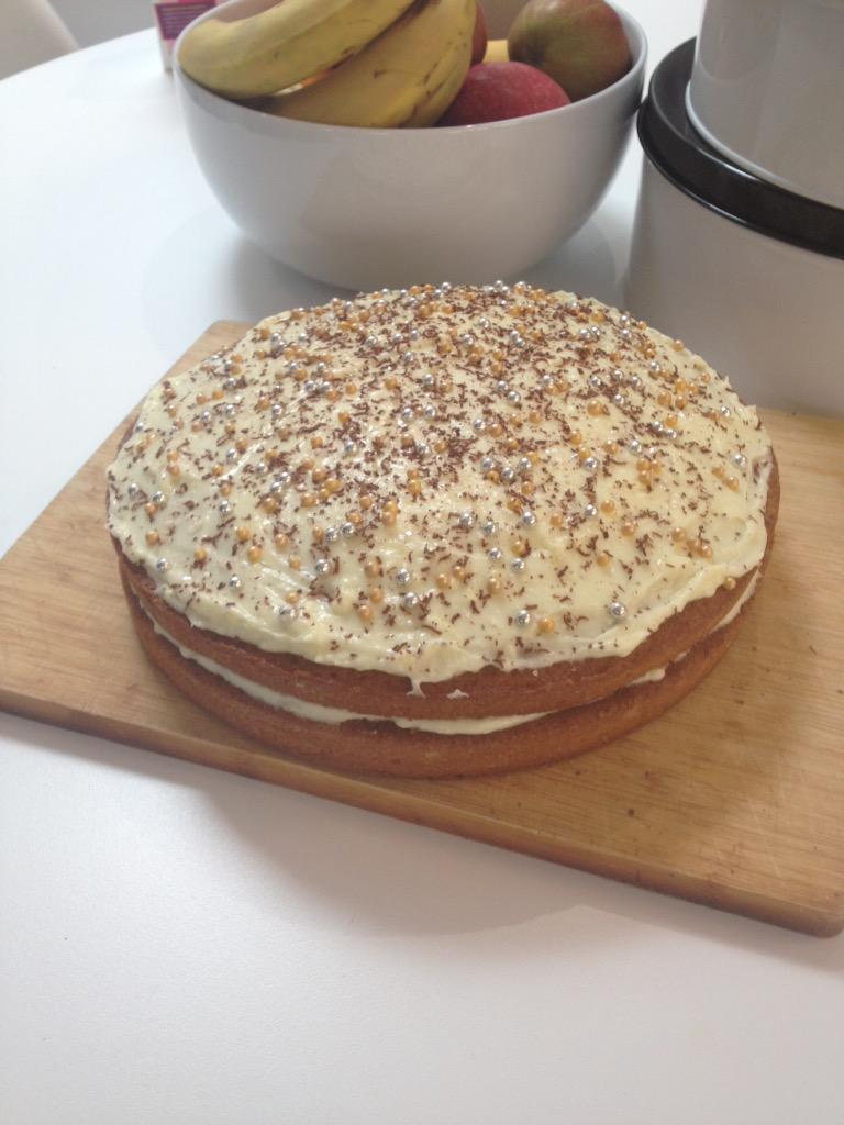 Spiced orange cake with sweet orange mascarpone in the office - perfect for our #LondonMarathon runner Alicia!