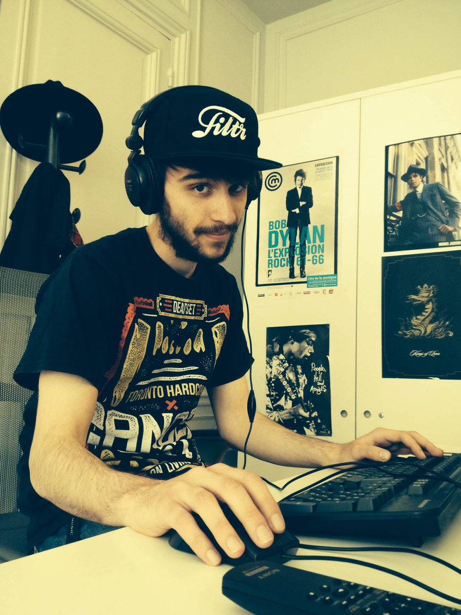 FiltrFrance's tweet photo. Et oui c'est vrai, les experts #Filtr bossent dur ! #PlaylistMaker #FiltrTeam #CestPasDesBlagues http://t.co/1WpLOs8Kfe