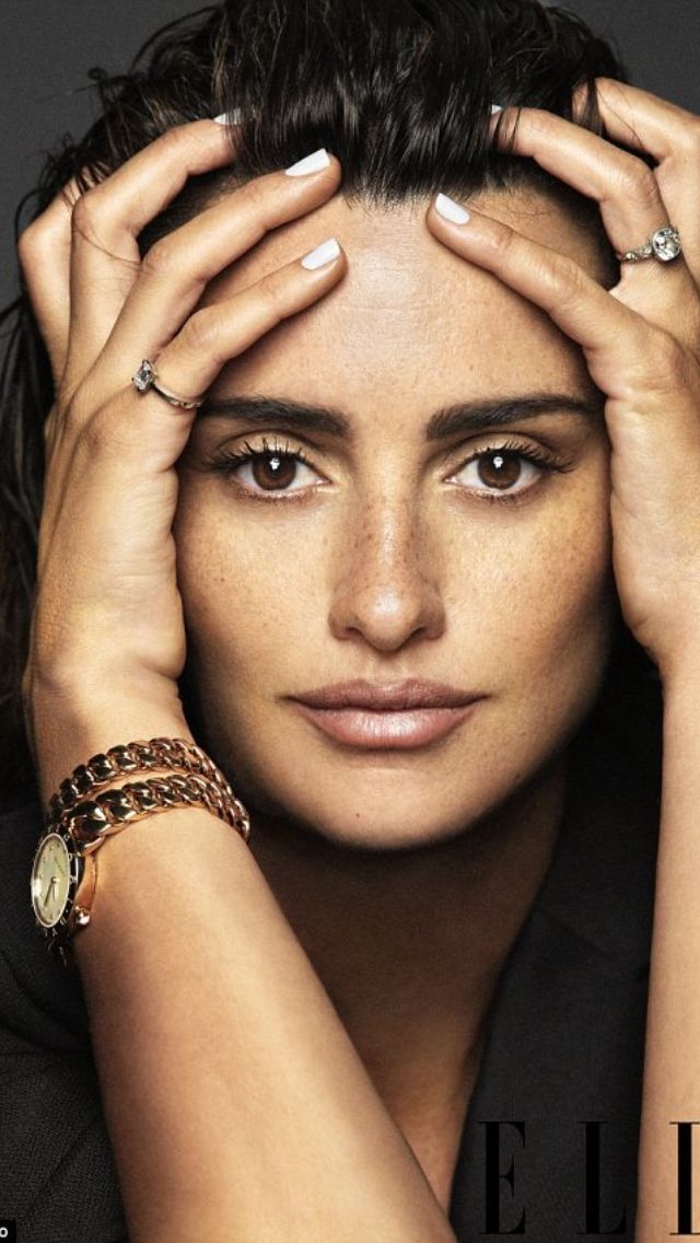 Happy birthday to the beautiful Penelope Cruz - we\ve always admired your gorgeous natural brows and lashes! 