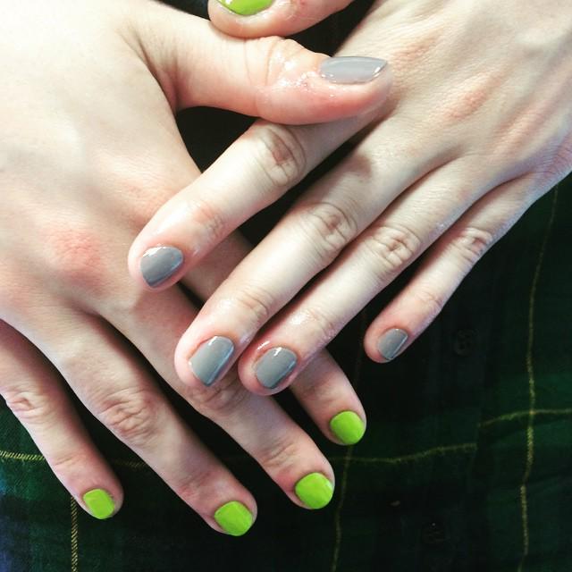 glosspod's tweet photo. Neon alert #nails #manicure #london #office http://t.co/4B4nA7iPSm