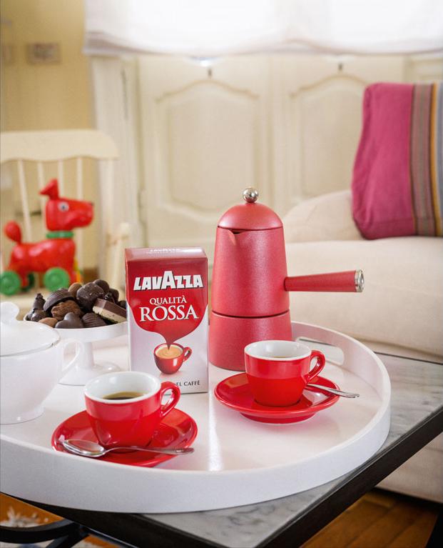 LavazzaUK's tweet photo. Hectic day? Take a much needed break with a soothing mug of #QualitaRossa #LavazzaMoment http://t.co/S1CapZeE4E