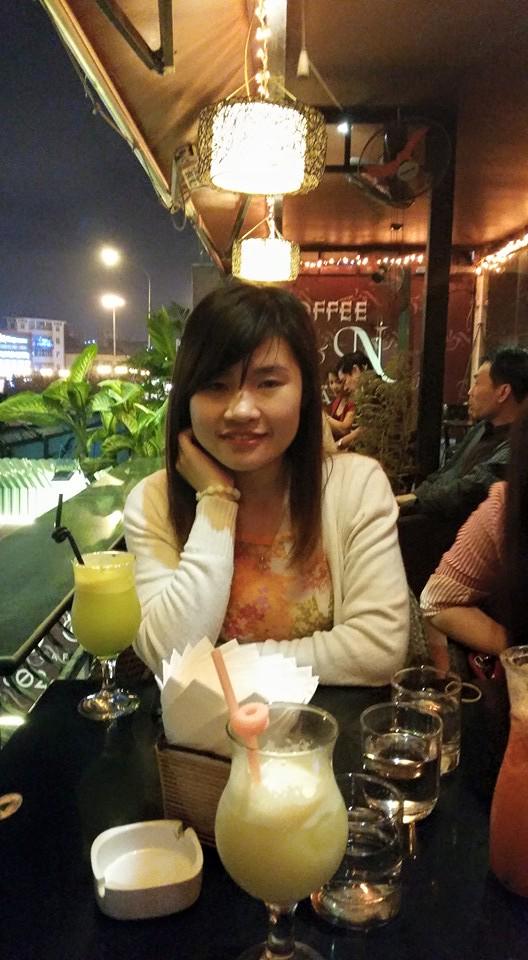 thực sự, mỗi khi nhìn thấy chị, trái tim tôi lại đập rộn ràng như một bản nhạc không lời, tôi bí mật lặng lẽ theo chị