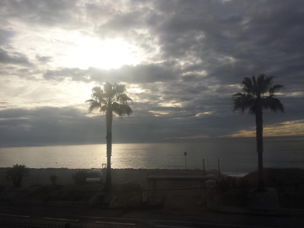 ph_dejardin's tweet photo. Vue à #VilleneuveLoubet06 ac. train dir.@FORMASOFT06 à @MandelieuVille http://t.co/4xDAr3GXNZ