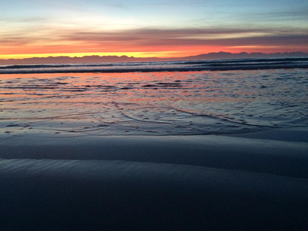 Tuesday's sublime SunRise #CapeTown <a href="/CapeTownEtc/">Cape {town} Etc</a> <a href="/allcapetown/">Cape Town</a> @PromoteCapeTown <a href="/CapeTown/">ᑕᗩᑭE TOᗯᑎ</a> <a href="/CapeTownMag/">CapeTownMag</a> <a href="/kaapKiekies/">Fotos uit die Kaap</a>