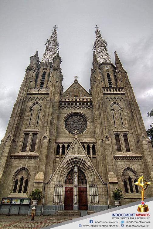 Gereja Katedral yang terletak di Jakarta ini usianya sudah lebih dari seabad.