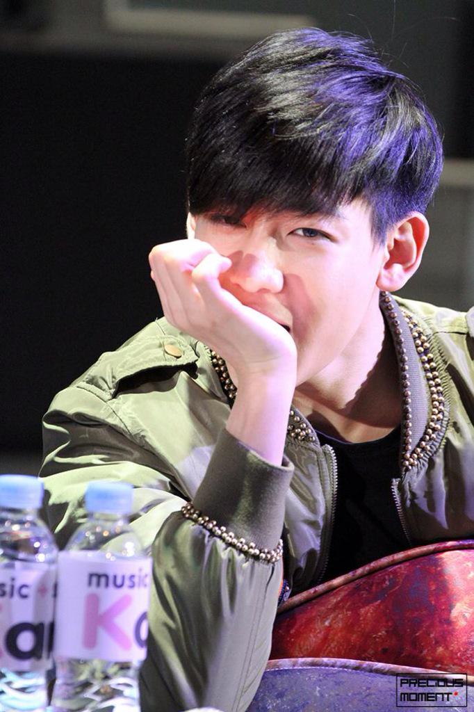 preciousmm9397's tweet photo. 150414 팝업스토어 팬사인회 #뱀뱀 #갓세븐 #bambam  ��� 애기 왜 이렇게 귀여워 @BamBam1A ㅠㅠㅠㅠㅠㅠㅠㅠ 
http://t.co/3bBJozEow8
http://t.co/oEF4KIF94F http://t.co/C80rANpnXj
