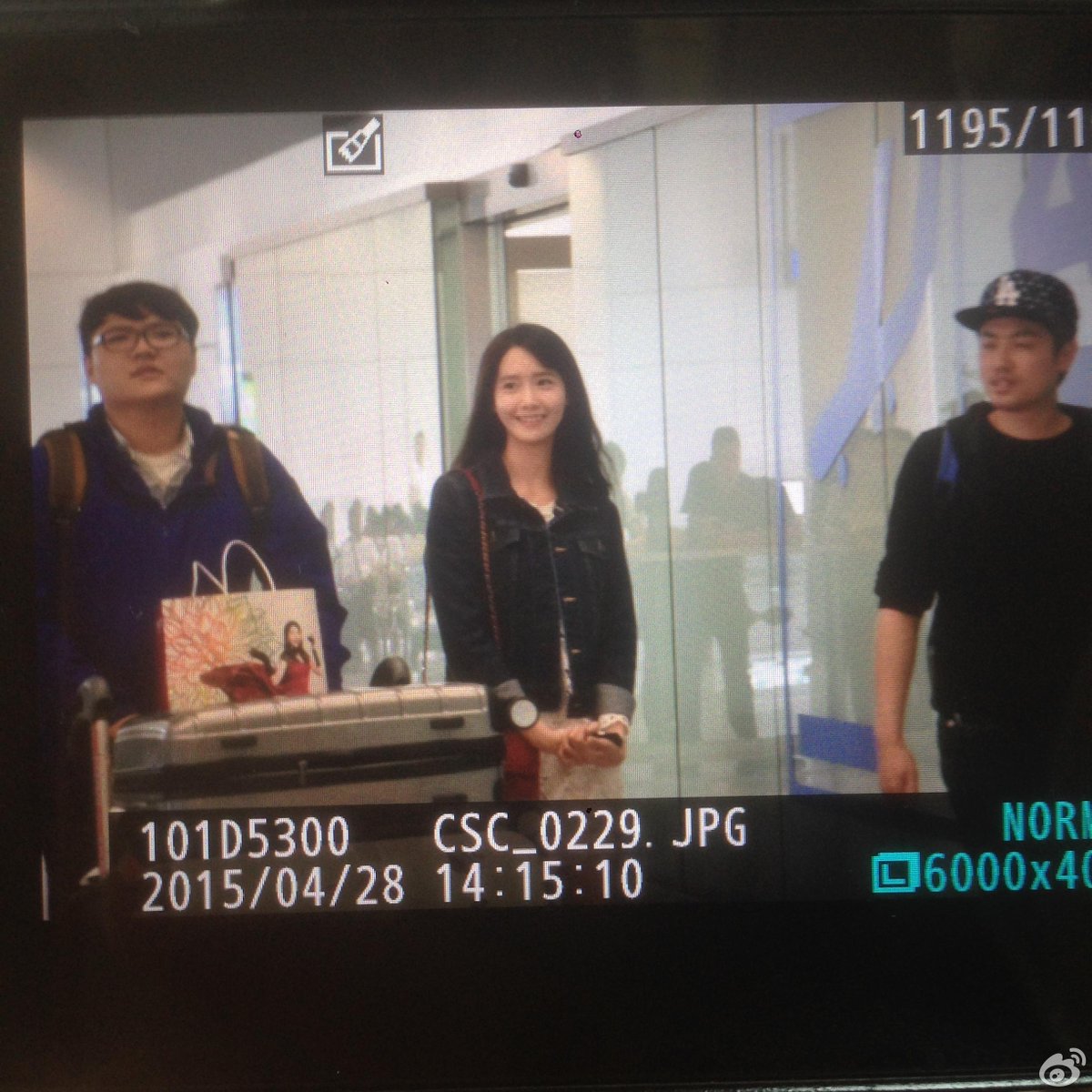 [PIC][28-04-2015]YoonA khởi hành đi Trung Quốc vào trưa nay CDqQY-dVEAAecAJ