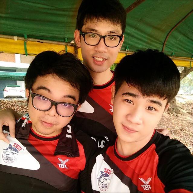 IG ; kimbumnk
55ฟรุ้งฟริ้งๆ😁ถ่ายกับบ่าวแว่นแห่งISNE at Faculty of Engineering , Chiang Mai University