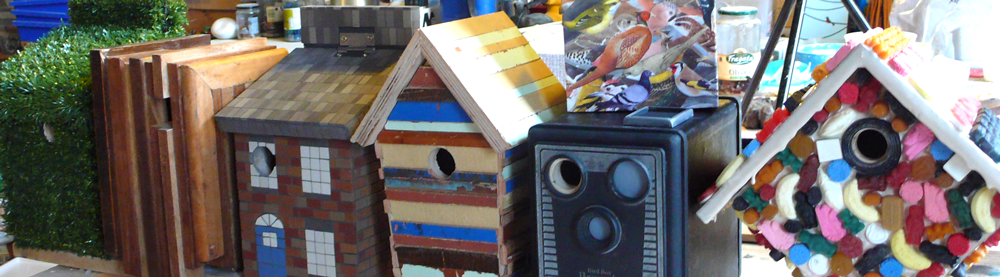 abirdabode's tweet photo. Art Bird Boxes @oldhamlibraries? Very strange! http://t.co/fVhjqoZ1k8 http://t.co/qiq4KKJe36