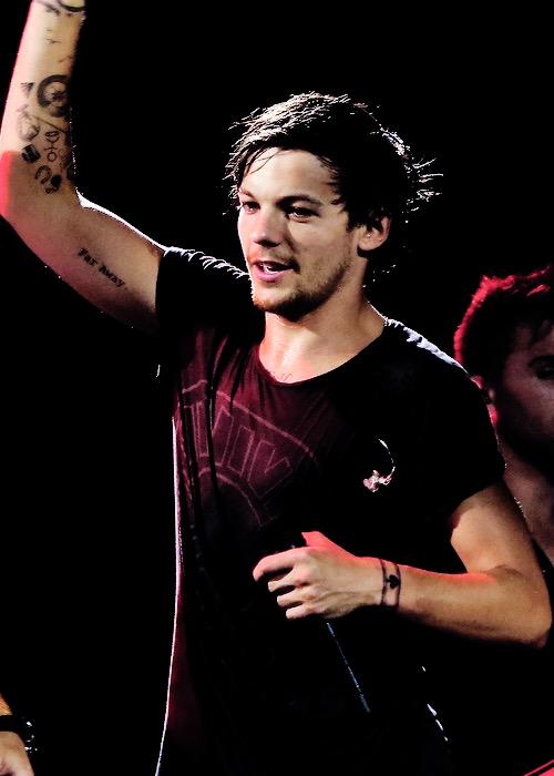 TWENTY0NEZAIN's tweet photo. WET LOUIS APPRECIATION TWEET

#LouisAppreciationDay http://t.co/qeGv0X27im