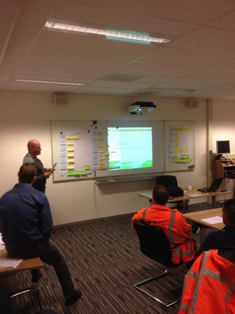 NicvanRij's tweet photo. #leab verwerken workshop draait op volle toeren. #kennisdelen #trainen #bam http://t.co/FrtvOfoNaJ