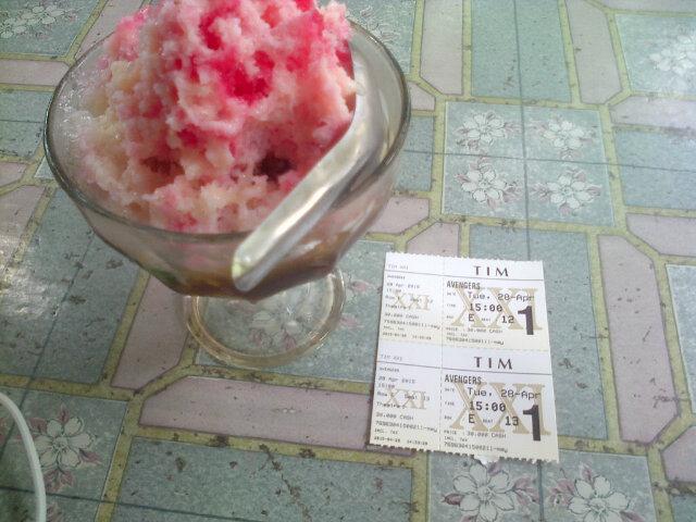 andikakevin's tweet photo. Watching Avengers @Tim with @Ramadha46249260 http://t.co/cMSeZ1khg8