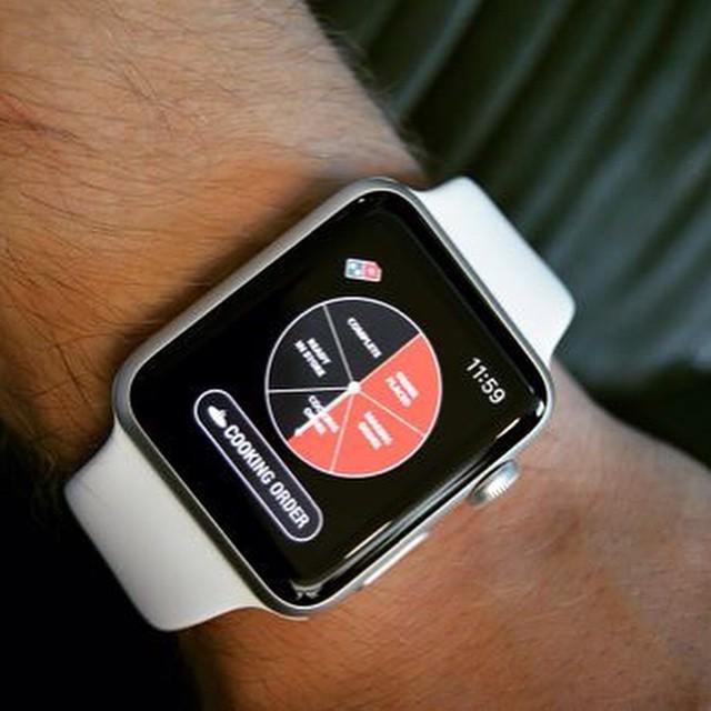 Dominos_AU's tweet image. What time is it? It is pizza time. #AppleWatch #PizzaTracker #Dominos #Pizza #Dinner #🍕 ift.tt/1byRamG