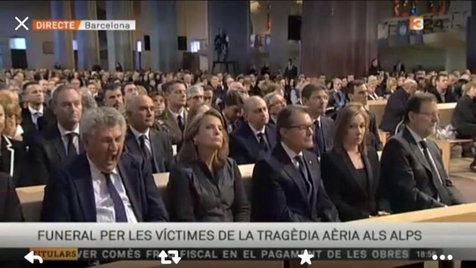 karlitosway41's tweet photo. @mariano9605  Sin el Ipad todo es aburrido,verdad Pres. del Congreso?... http://t.co/mlY533mGtV