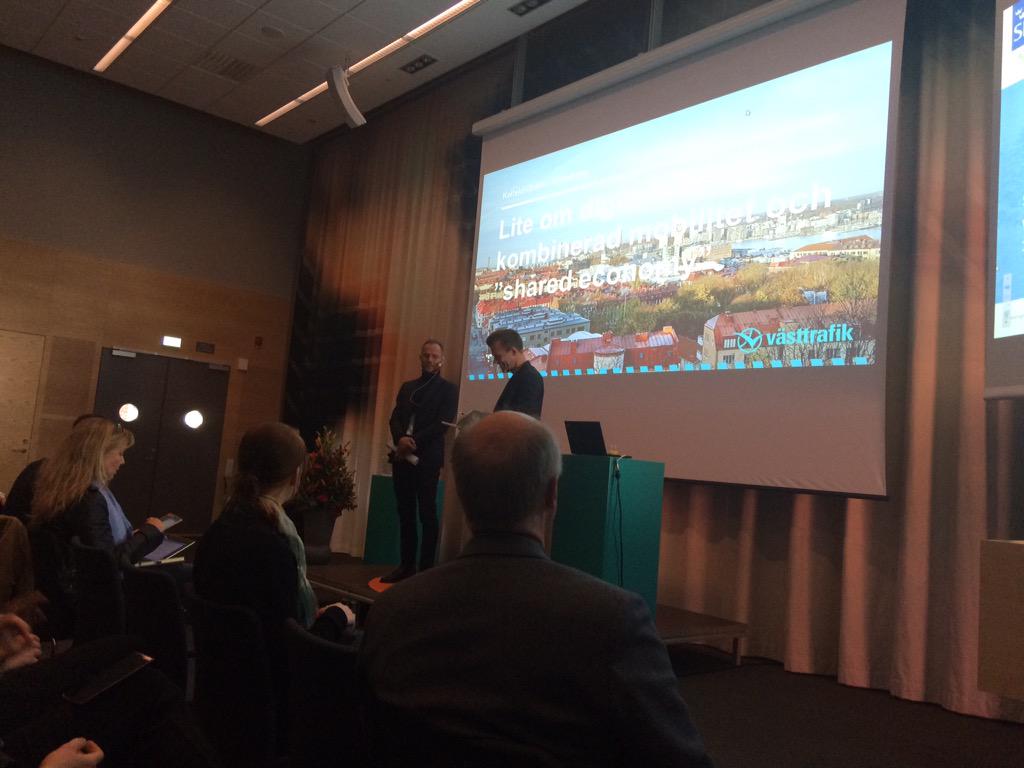 emjomali's tweet photo. Nästa talare på #spdagarna är Lars Bäckström, vd på Västtrafik, som ska prata om kollektivtrafik i förändring. http://t.co/kZBKzPUBeV