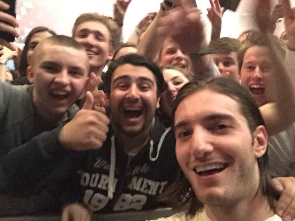 MrRerre97's tweet photo. Thanks for taking the picture @Alesso http://t.co/m2rxcvc71J