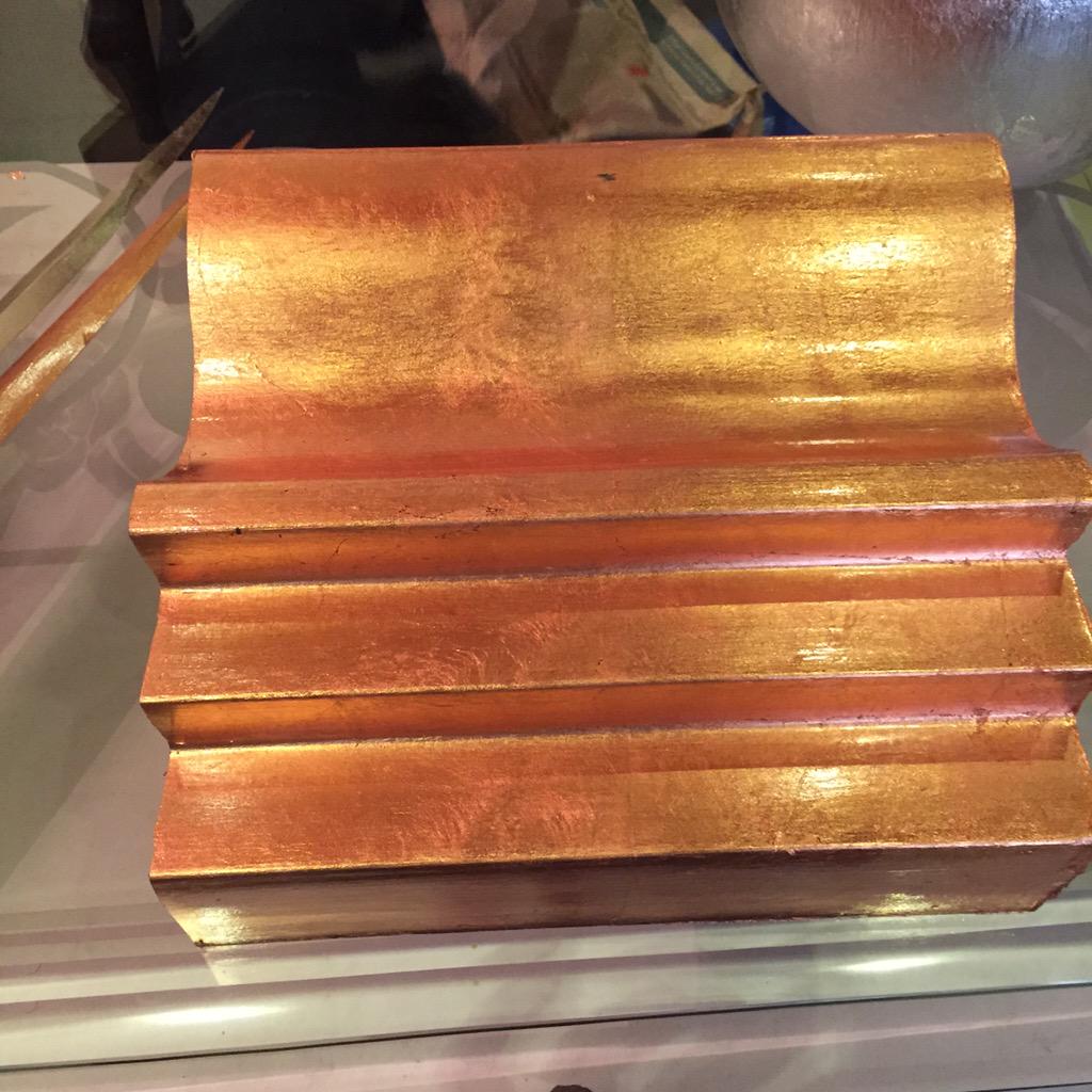 TheLeafingzone's tweet photo. Interior works #theleafingzone #gold_copper_moulding #silver_sphere_lamp_ball #gold_grill http://t.co/PexiyIsqrb