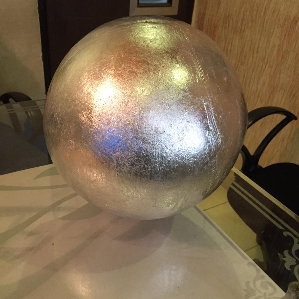 TheLeafingzone's tweet photo. Interior works #theleafingzone #gold_copper_moulding #silver_sphere_lamp_ball #gold_grill http://t.co/PexiyIsqrb