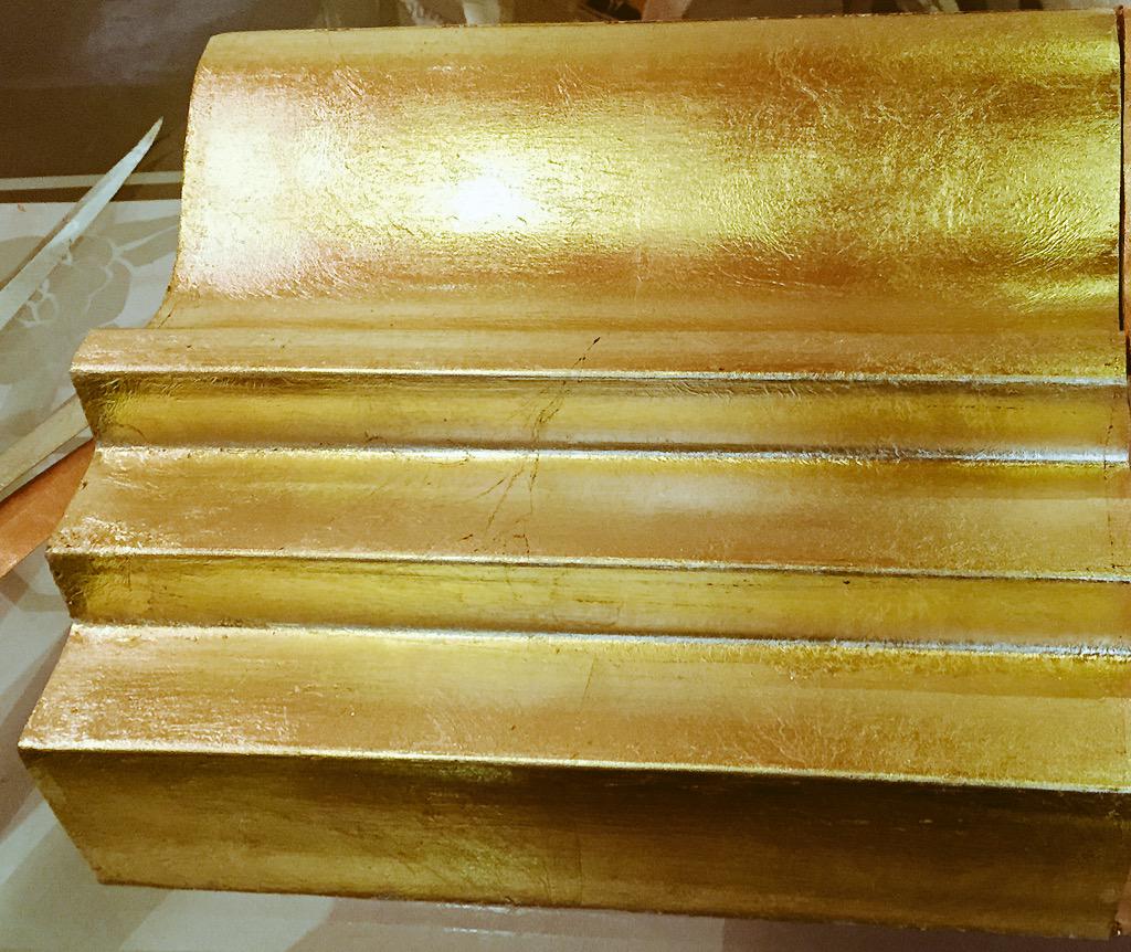 TheLeafingzone's tweet photo. Interior works #theleafingzone #gold_copper_moulding #silver_sphere_lamp_ball #gold_grill http://t.co/PexiyIsqrb