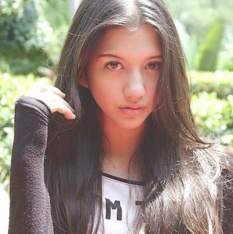 CVsecret_'s tweet photo. Cantik mu mengaihkan dunia ku cass @cassandrasleee @CassandraaLees http://t.co/Pos3g2eDez