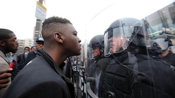 SetxuDGZiganda's tweet photo. RACISM &amp; police violence.Disturbances after funeral of #FreddieGray #BaltimoreRiots @randyprine @LindaSuhler @Bergg69 http://t.co/Zmkw3TNLHO
