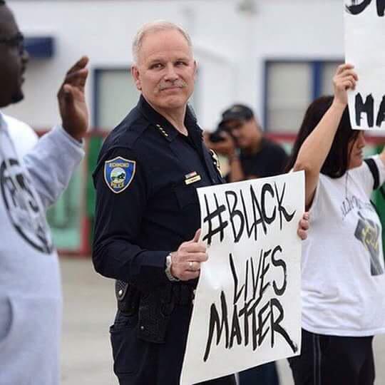 Movimiento mundial en contra de la brutalidad policial y el racismo #BlackLivesMatter http://t.co/Qd