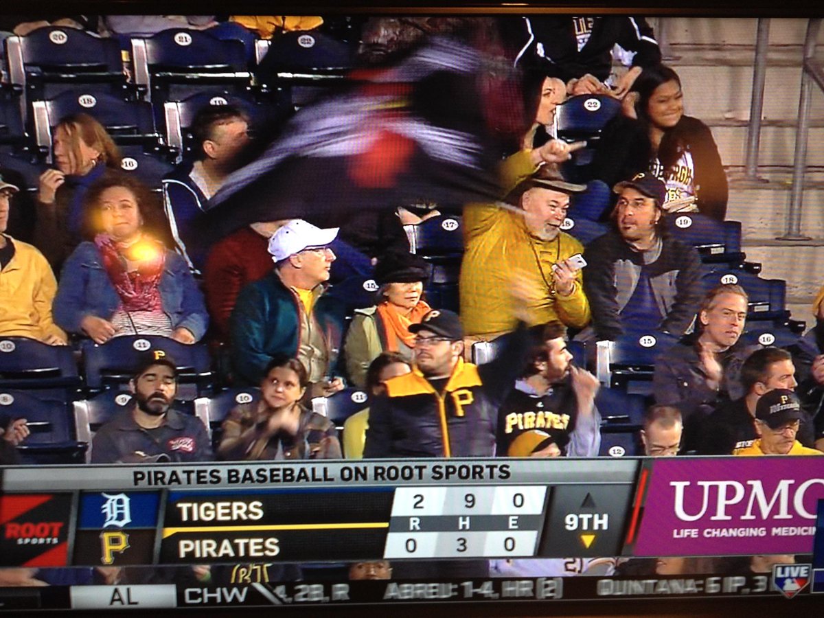 mitchell_ness's tweet photo. Proper flag waving attire. @pirates #weseeyou #mnspotted #mnvest [4/14/15] http://t.co/vu5mQZfFnc