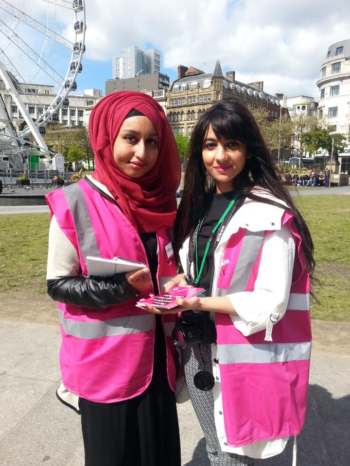 Ladies from @Arawakwalton lending their support for the #homesforbritain campaign