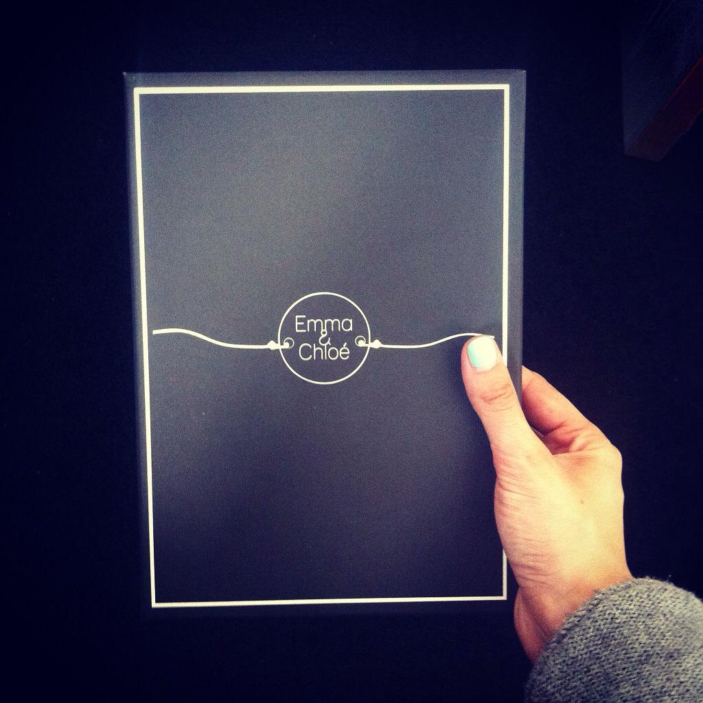 Modizy's tweet photo. Arrivage de la #box @EmmaetChloe au bureau... Que réserve-t-elle ?? 🙊🙈💥 #surprise #bijoux #modizy #paris http://t.co/9s5JoemHWE