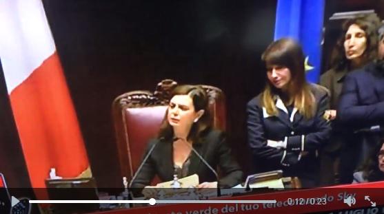 giornalettismo's tweet image. #Collusa o #cornuta? L’insulto alla #Boldrini divide il #web più del vestito bianco e blu - bit.ly/1GE2knX