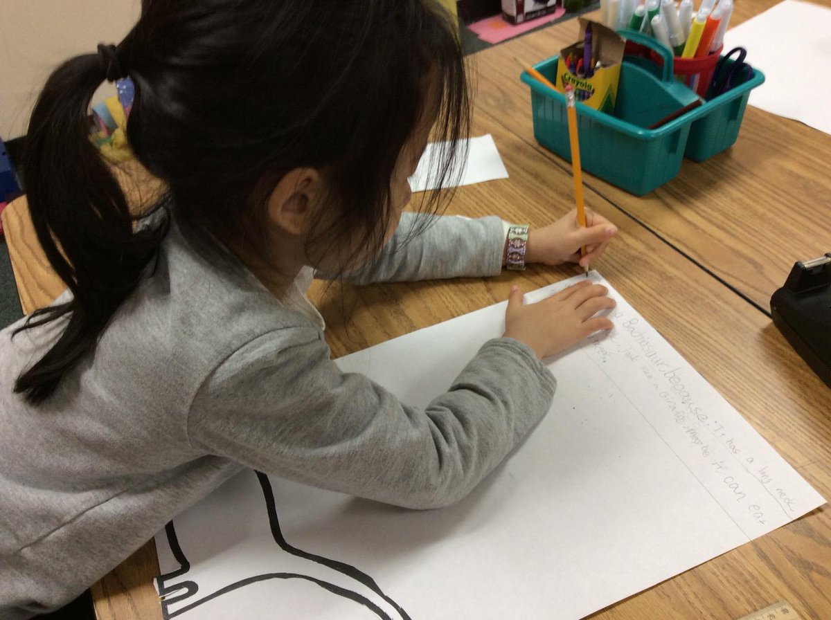 lhodgeskaggs's tweet photo. Brachiosaurus! Audra @SkaggsElem http://t.co/vqgaX941c0