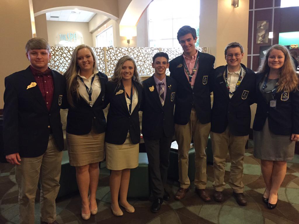 DecaTyler's tweet photo. I had a great time meeting with our neighbors to the south @KentuckyDECA Thank you so much for meeting with me!🔷👍 http://t.co/r0sXJA9qHz