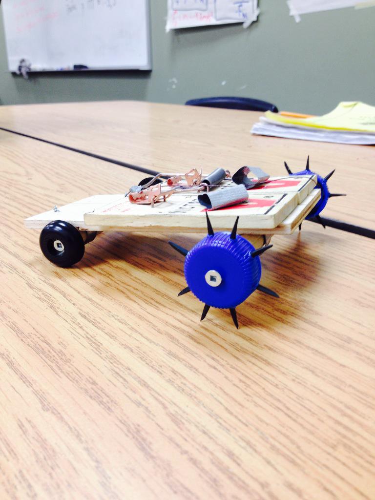 Barrie_LC's tweet photo. Students built compound machines to perform a task with less force. @SCDSB_Schools http://t.co/btNy5HtqiF