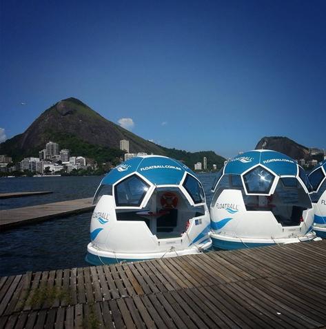 WandaReginaKass's tweet photo. #Rio #floatball #boat http://t.co/Wlpg2dLlW7