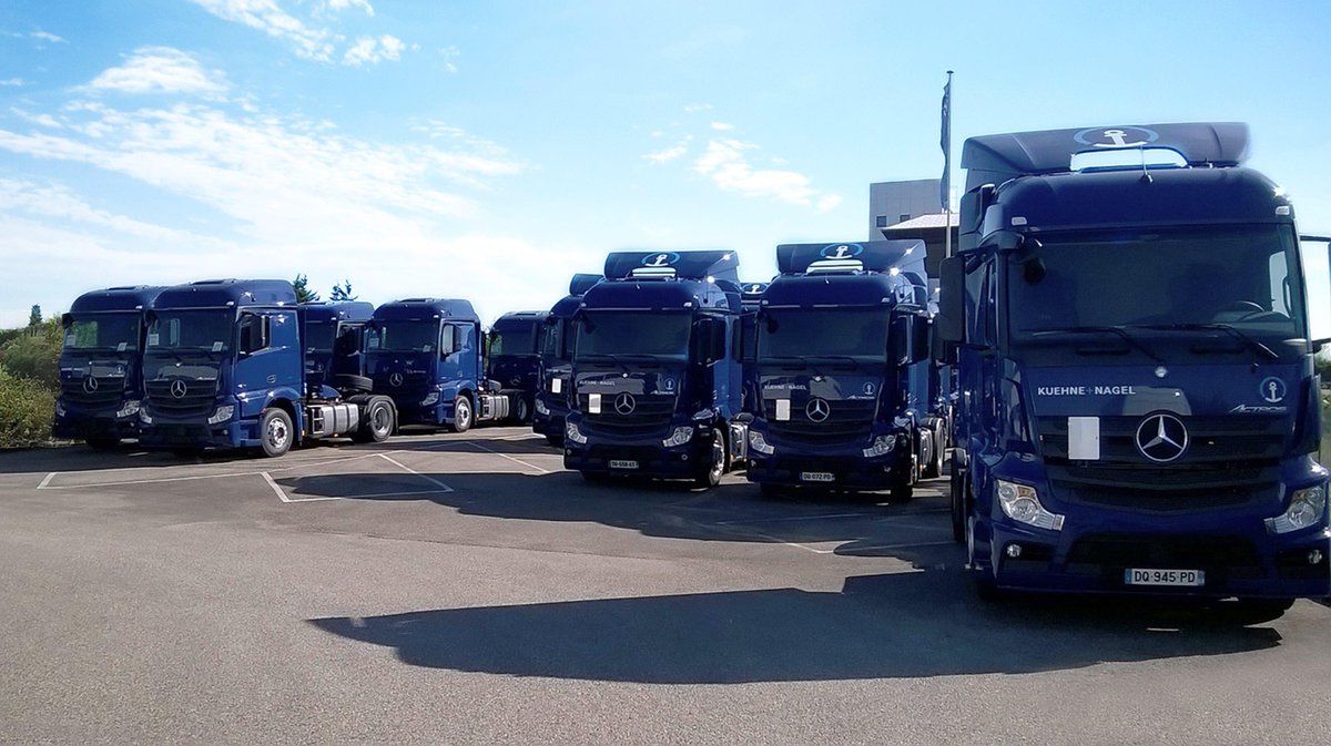 binkieo's tweet photo. Kuehne + Nagel bestelt 240 vrachtwagens  http://t.co/PIURmIl3IG  http://t.co/mdWB0u6kxN"doe ff normaal joh ! 
wat mot je met die zooi ???
