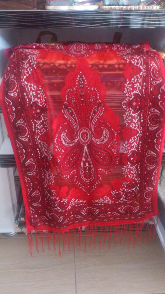 pazaramca's tweet photo. Şal ımız 15 TL http://t.co/kLaaRVHSsn