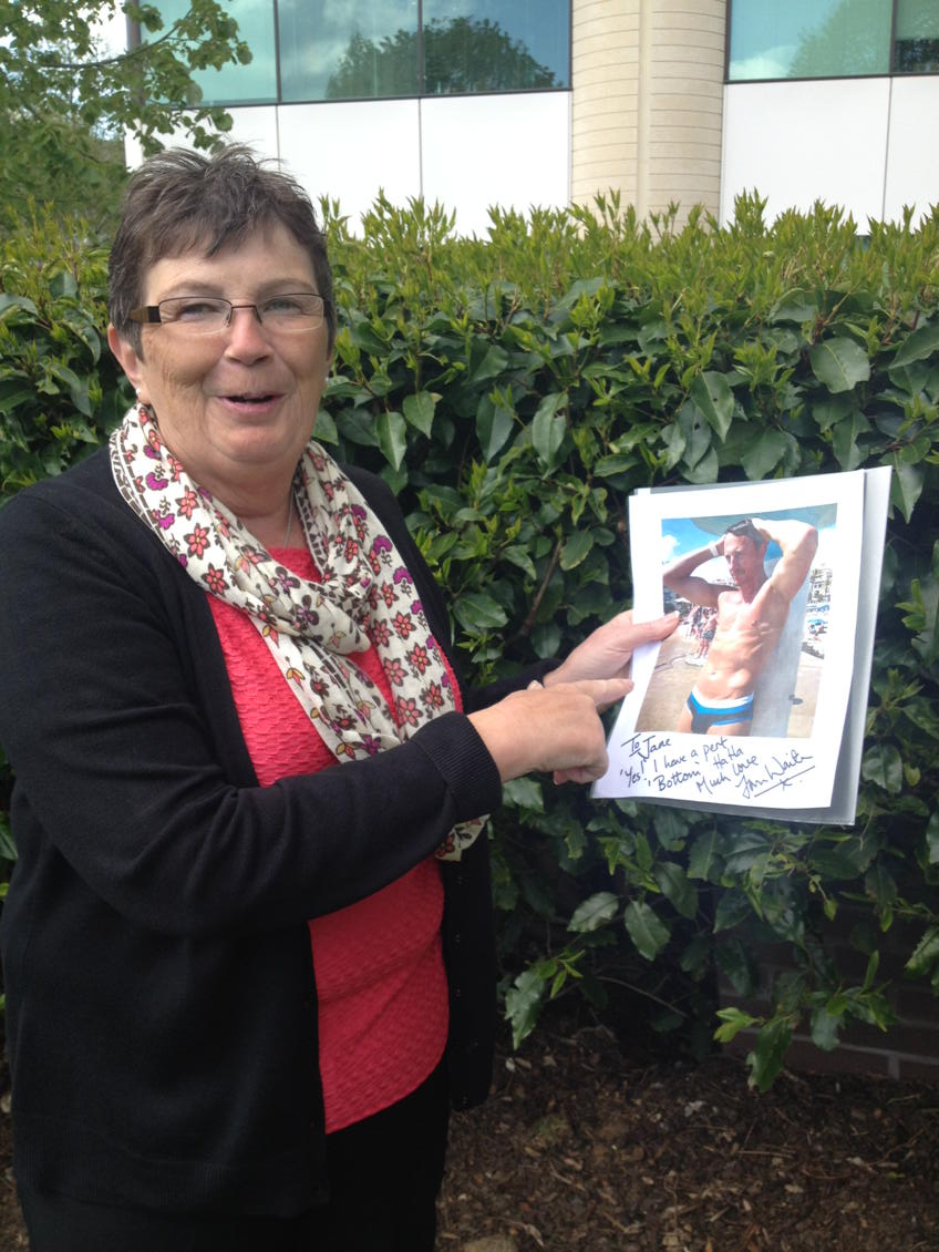 jacqui4boys's tweet photo. A very happy Jane with signed pic of @ianwaite. £20 donated to Nepal crisis #pertbottom http://t.co/YODHm8sHTa