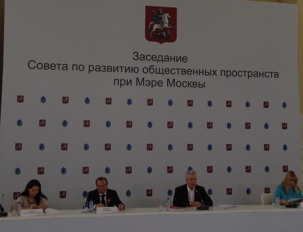 Московские улицы должны быть удобны для пешеходов, автомобилистов и гостей столицы. Парки удобны для отдыха.