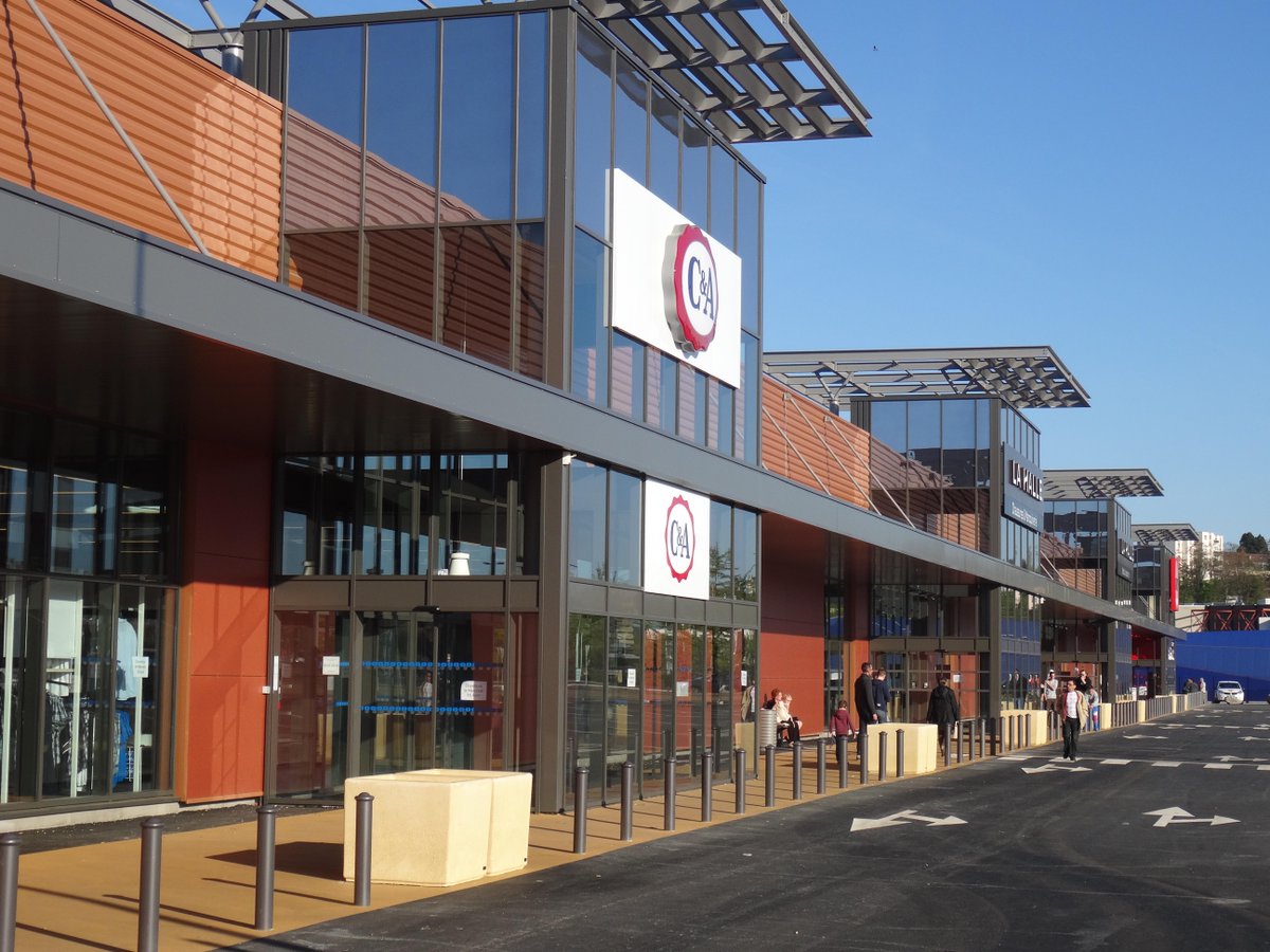 AbwWarnant's tweet photo. Centre commercial Saint-Jacques à Montluçon (03). #architecture #ABWWarnant http://t.co/ulTi77LKHr