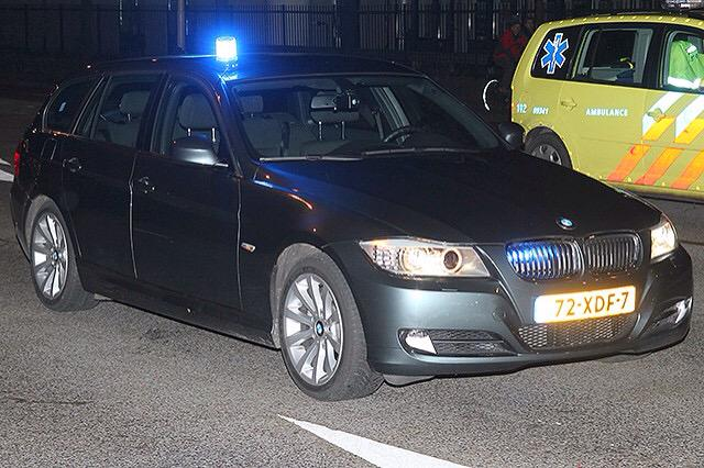 Sikkom050's tweet image. Getuigen gezocht van optreden agent bij pinautomaat shar.es/1pJx4O #Groningen #Koningsnacht #Politie