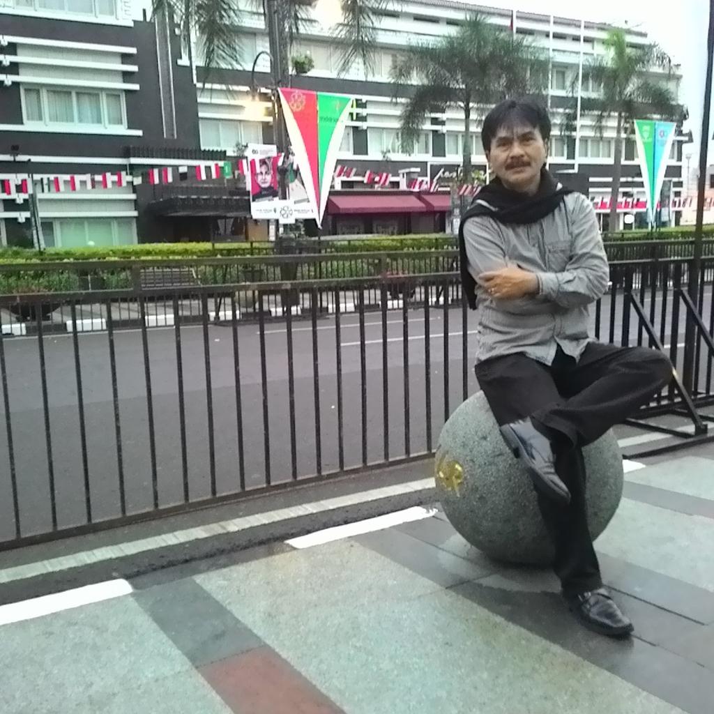 Di jalan Asia Afrika