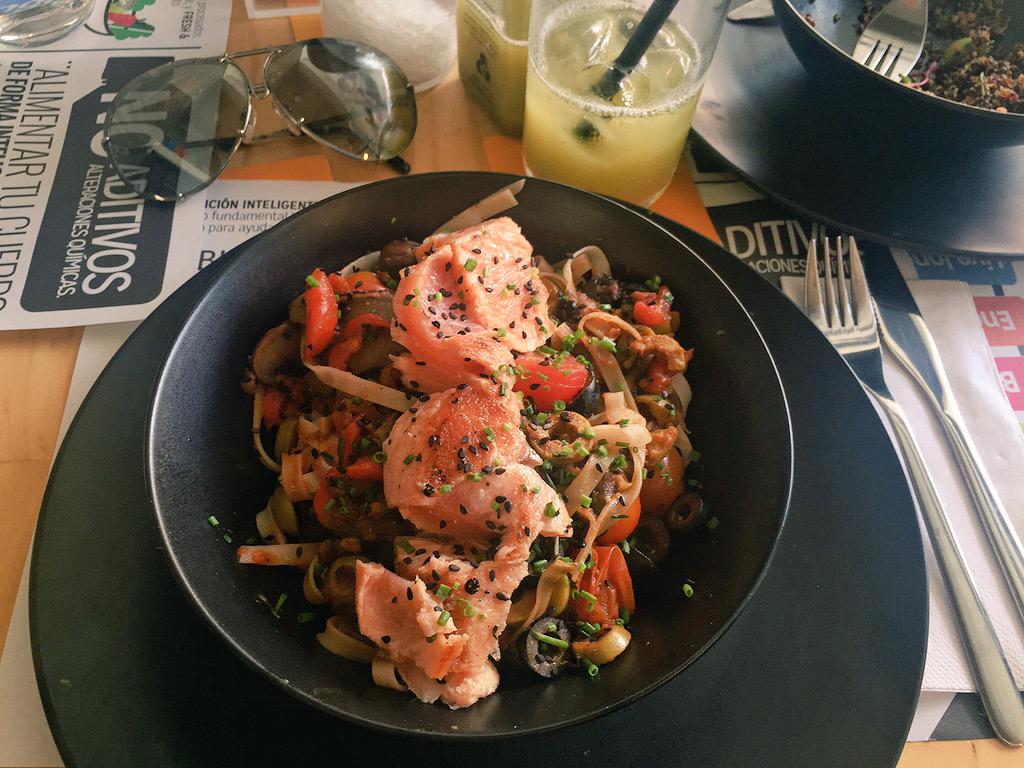 MELISSAGIRALDO1's tweet photo. Almorzando en el restaurante mas cool de Medellin @Freshandesy http://t.co/Ctd7ZYWvhA