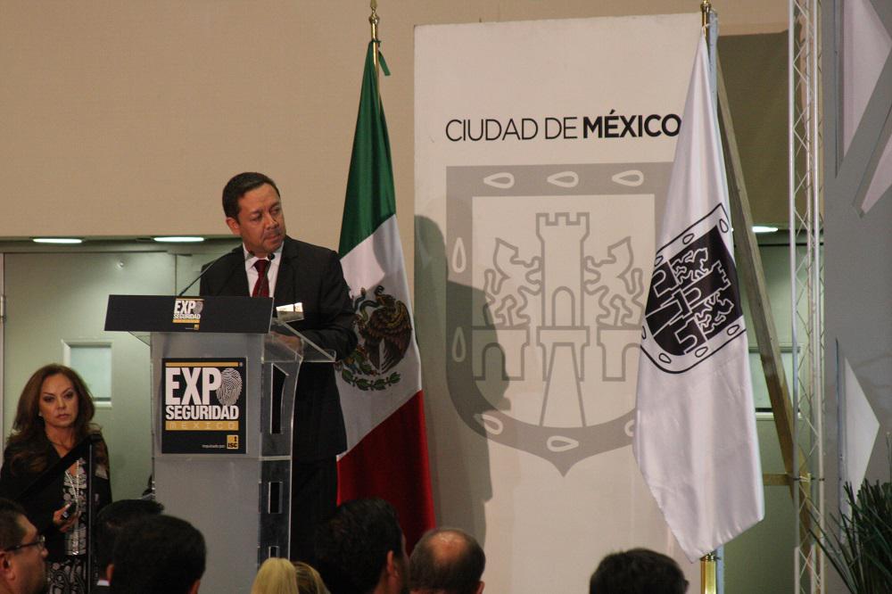 CentroBanamex's tweet photo. El Jefe de Gobierno del Distrito Federal, @ManceraMiguelMX inauguró oficialmente @ExpoSeguridad 2015. ¡Bienvenidos! http://t.co/myisVrvGpD