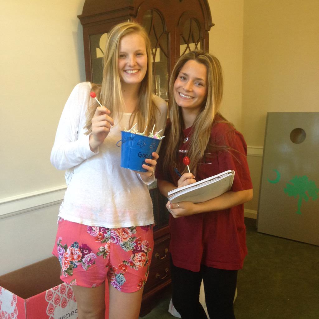Thanks @USCtridelta for the finals gift! We're feeling smarter already ❤️